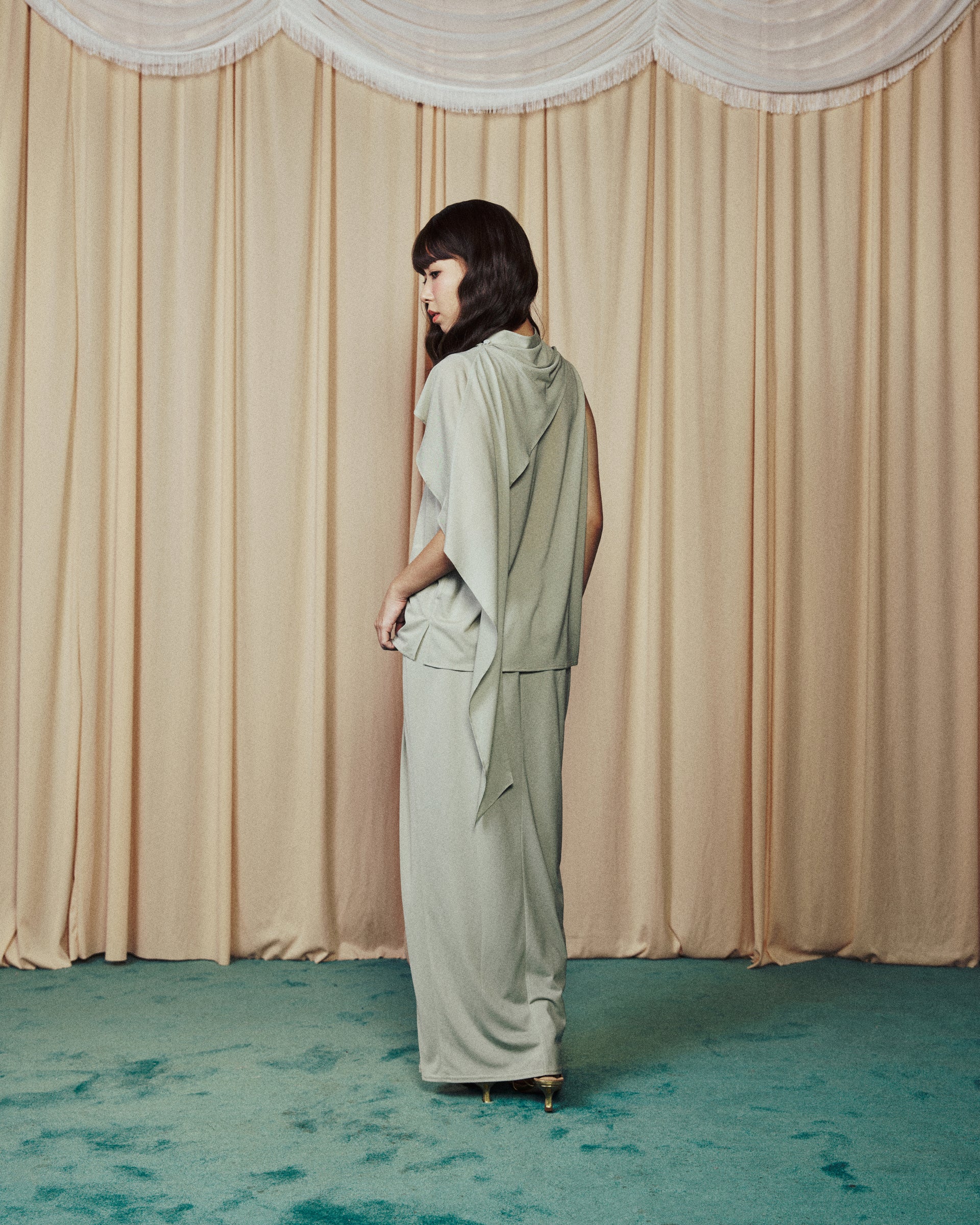 Mandarine Collar with Cape Sleeveless Blouse Pastel Green